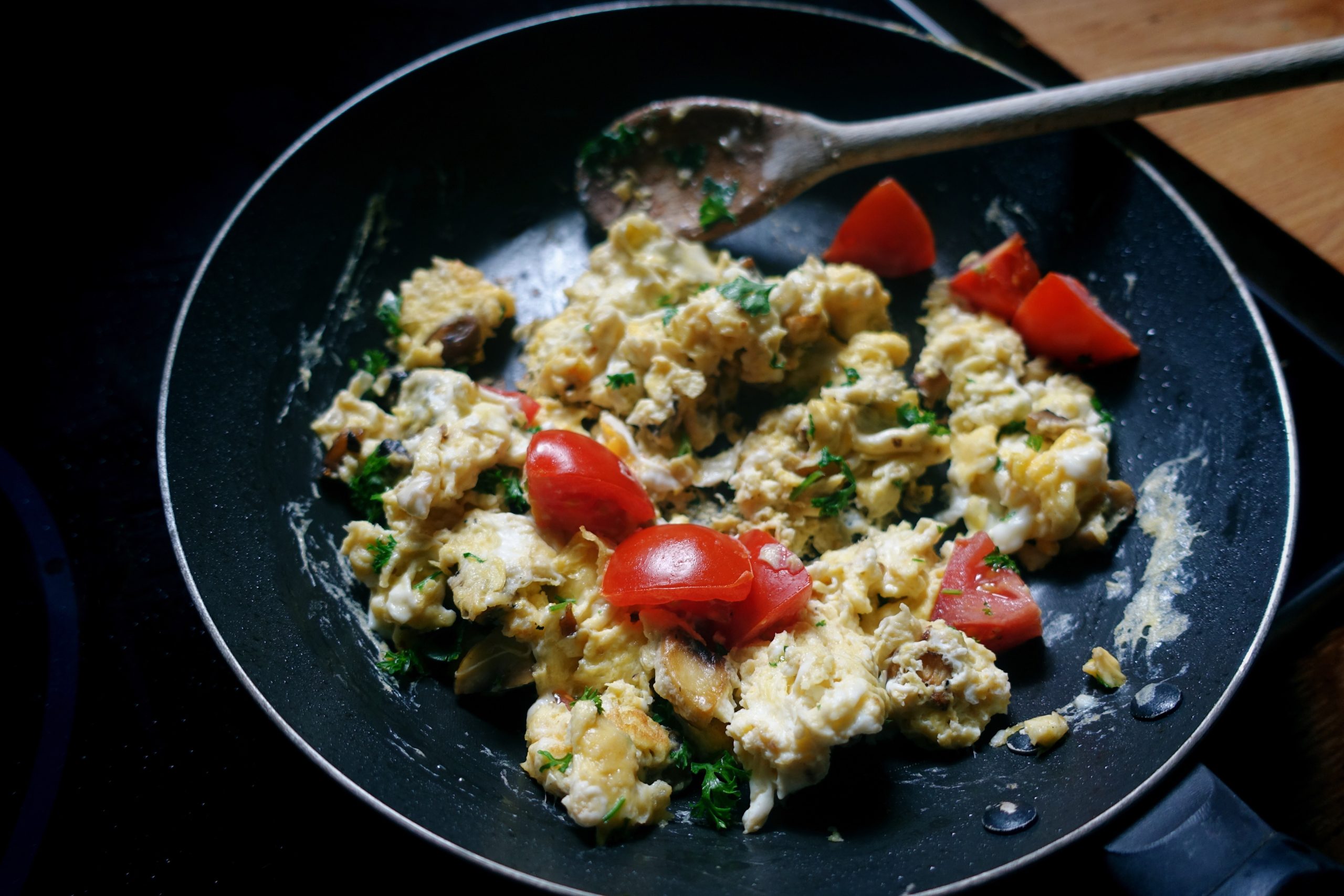 You are currently viewing Coconut Oil Scrambled Eggs