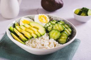 Read more about the article Boiled Egg, Cottage Cheese & Avocado Bowl