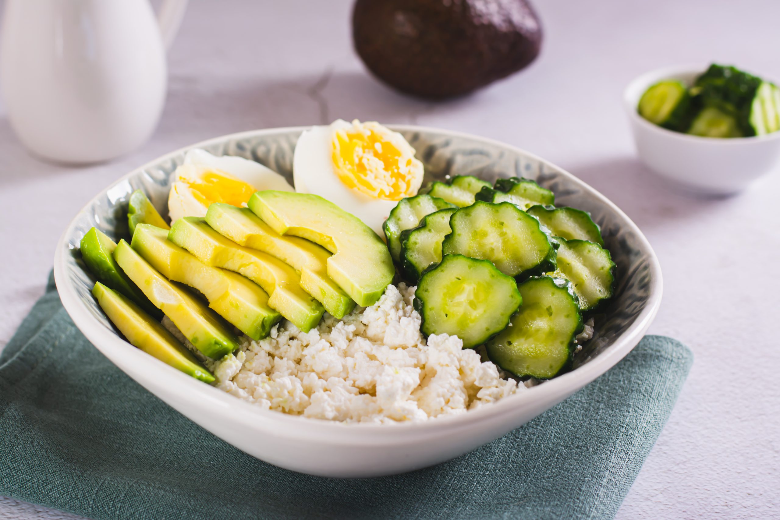 You are currently viewing Boiled Egg, Cottage Cheese & Avocado Bowl