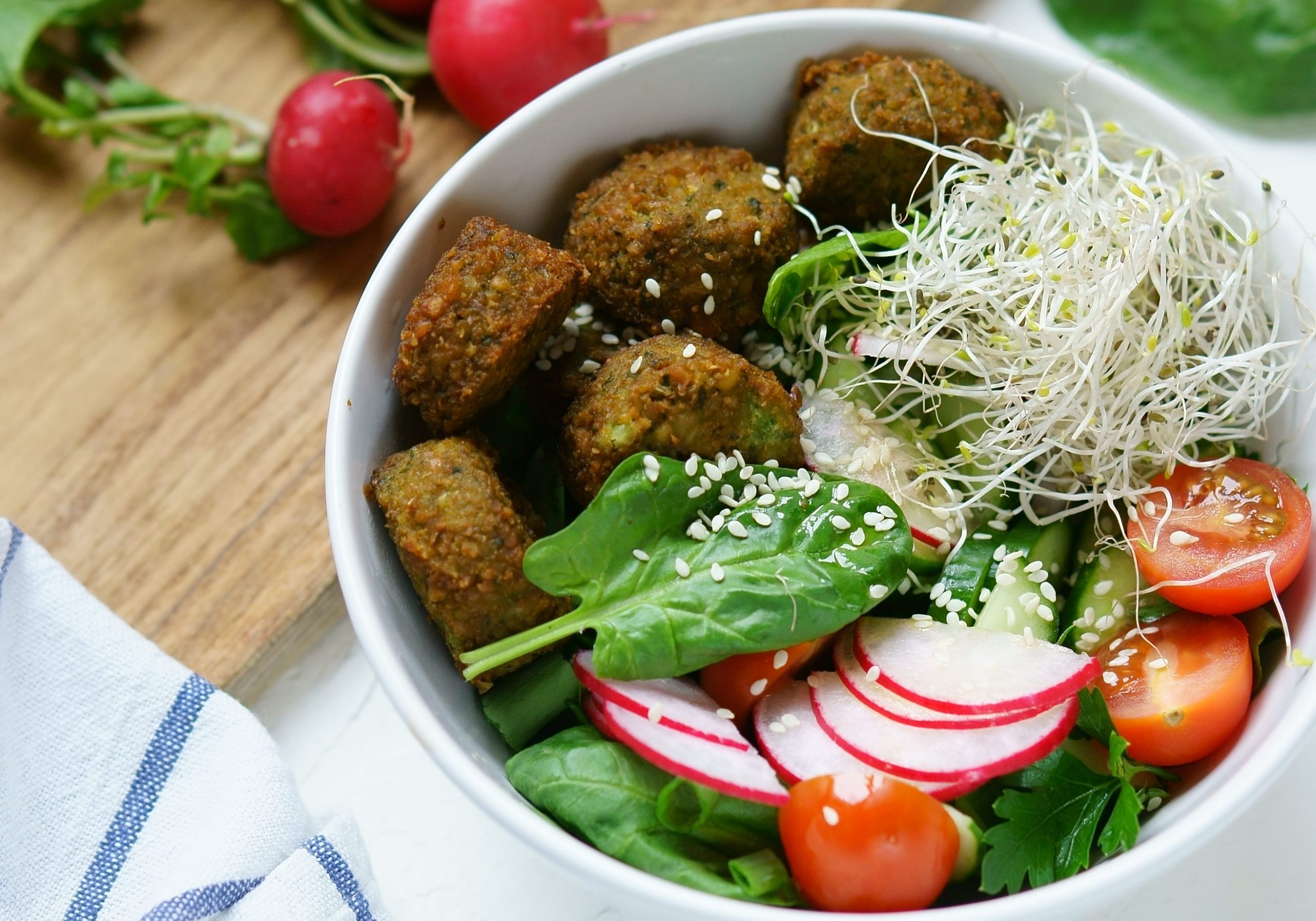 You are currently viewing Falafel Salad Bowl