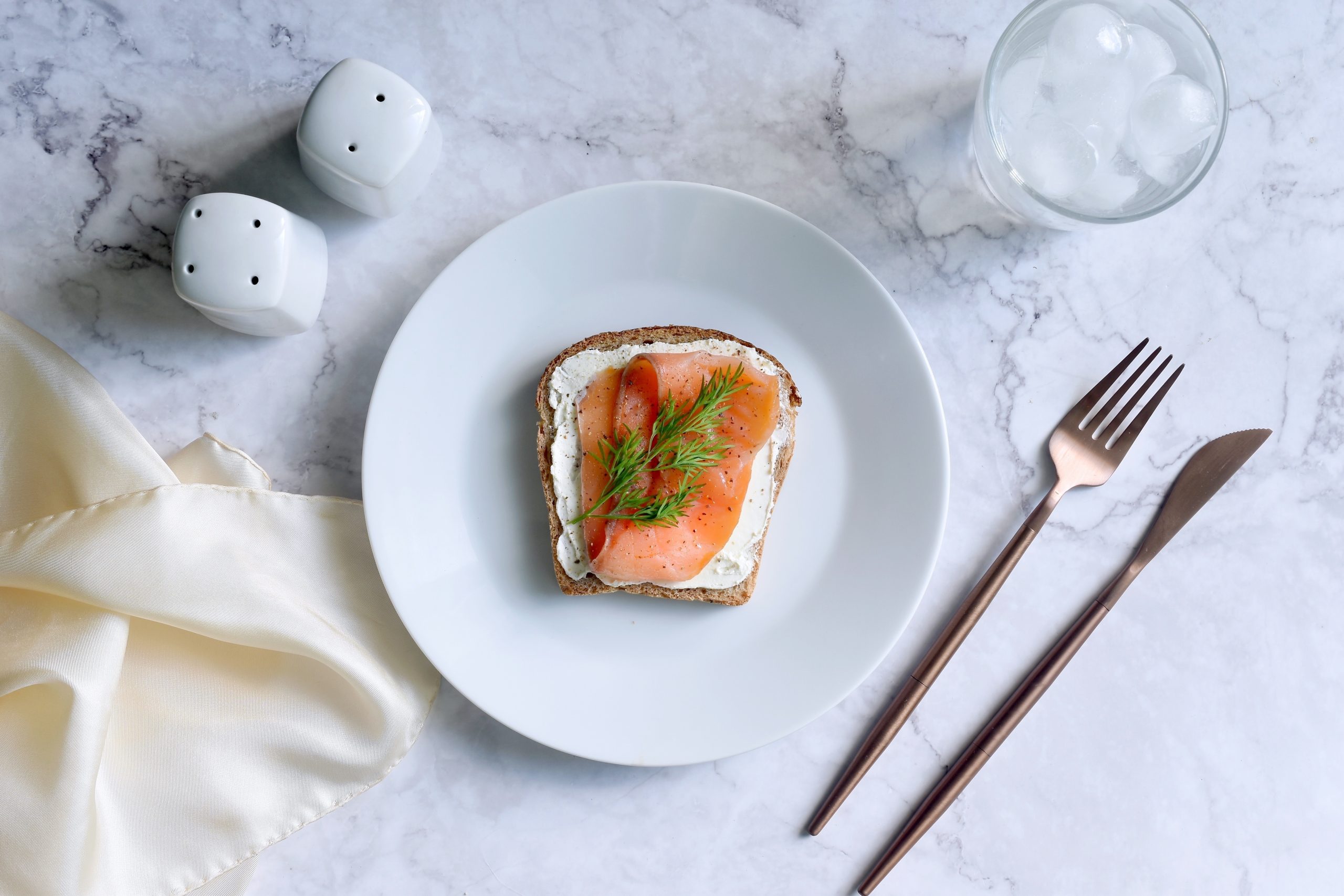 You are currently viewing Wholegrain Toast with Cream Cheese & Smoked Salmon