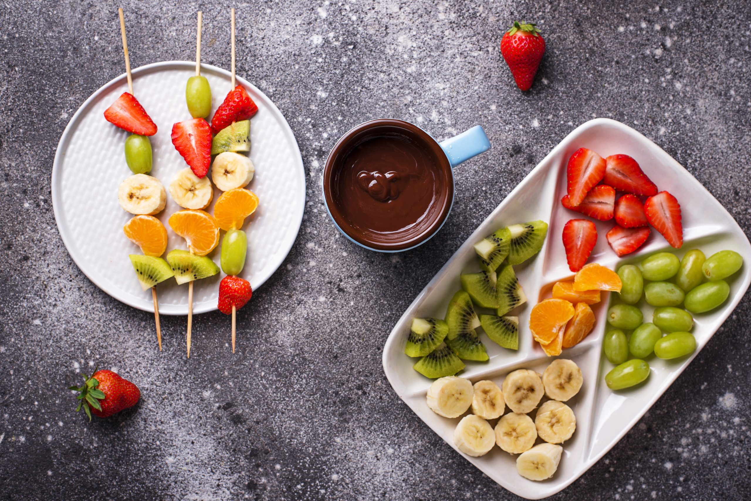 You are currently viewing Summer Fruit Skewers & Dark Chocolate Drizzle