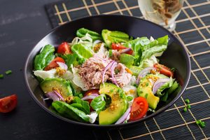 Read more about the article Tuna, Walnut & Avocado Salad